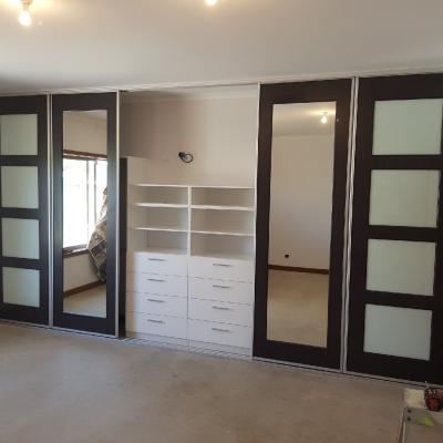 Homestead With Triple Midrail And Inlaid Opti Glass With A Double Deluxe Internal